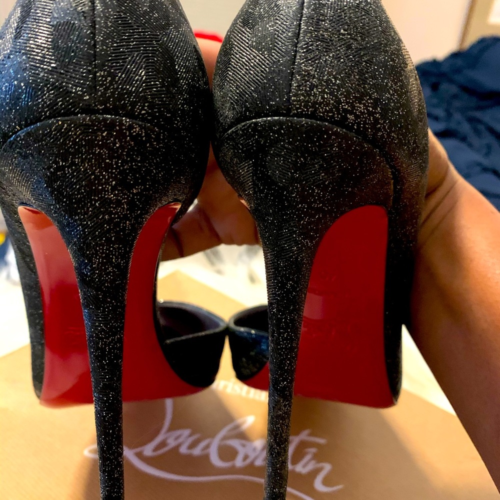 authentic Christian Louboutin size 40. Box,dust bag included excellent condition - Picture 4 of 11